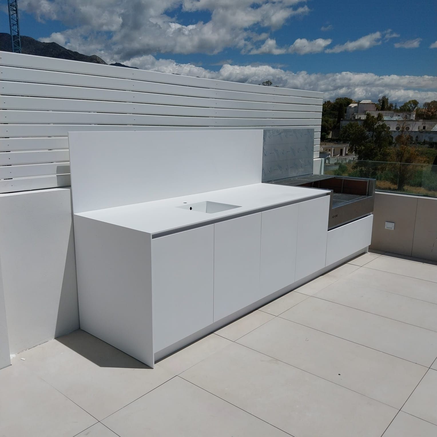 cocina de exterior en Corian Solid Surface